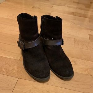 Vince Camuto Suede Ankle booties